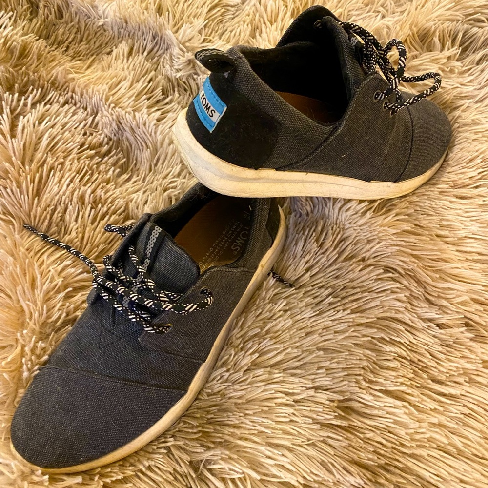 Toms sneakers